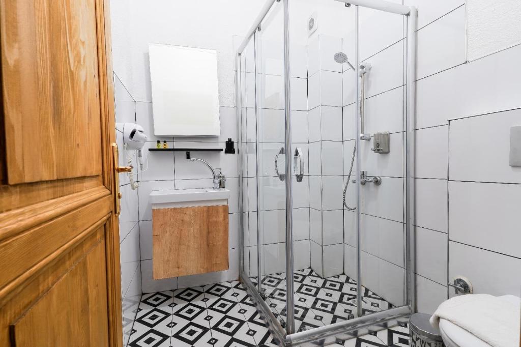 White Bolshoi Rooms