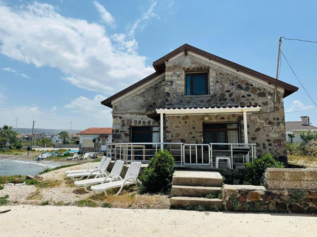 Yalcinkaya Tas Apart
